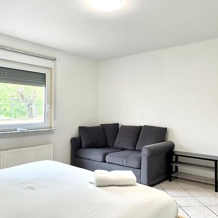 Large Room In Schuttrange Free Parking 10Mins To Airport Excellent Customer Services Ngoại thất bức ảnh