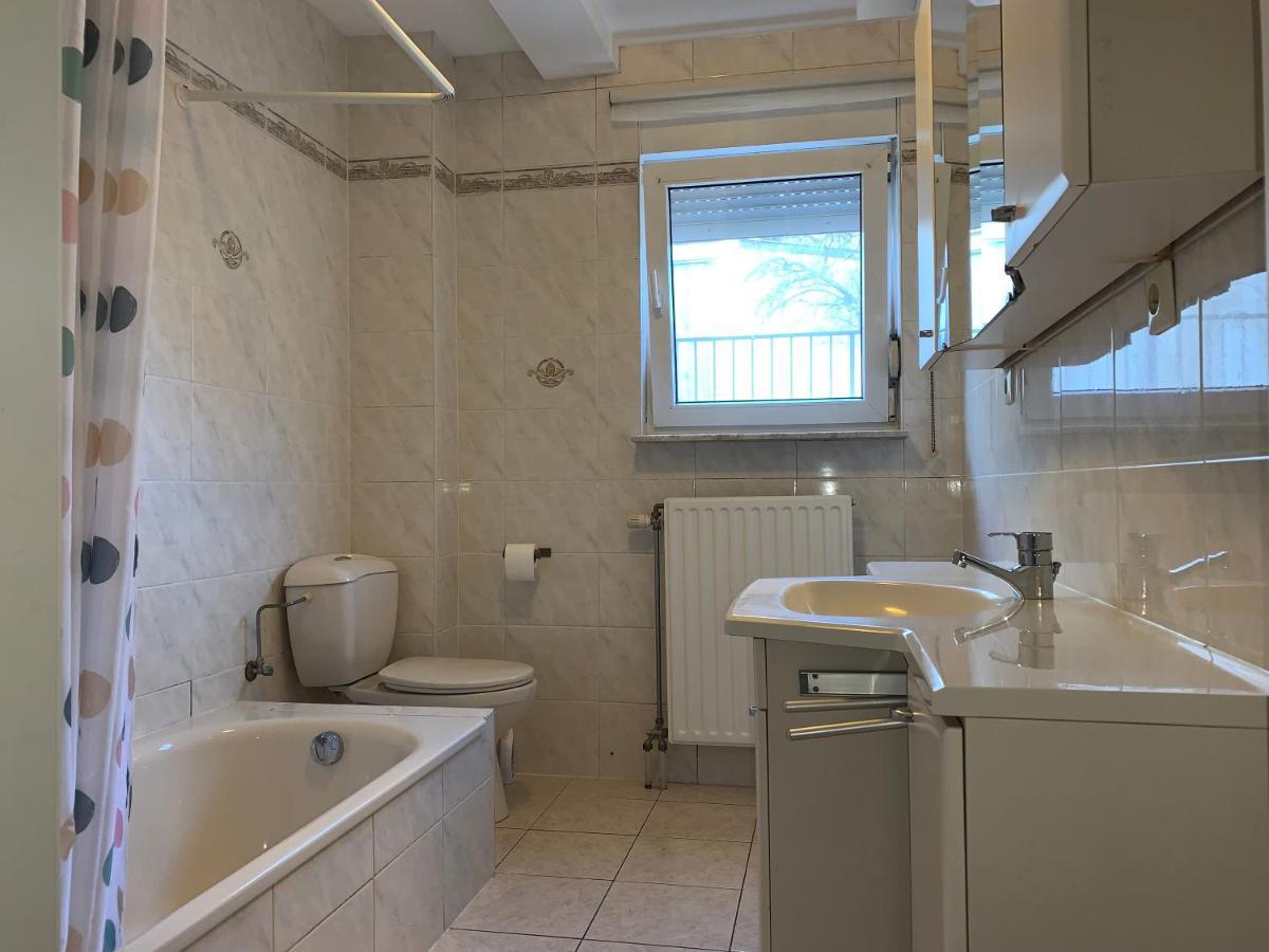 Large Room In Schuttrange Free Parking 10Mins To Airport Excellent Customer Services Ngoại thất bức ảnh