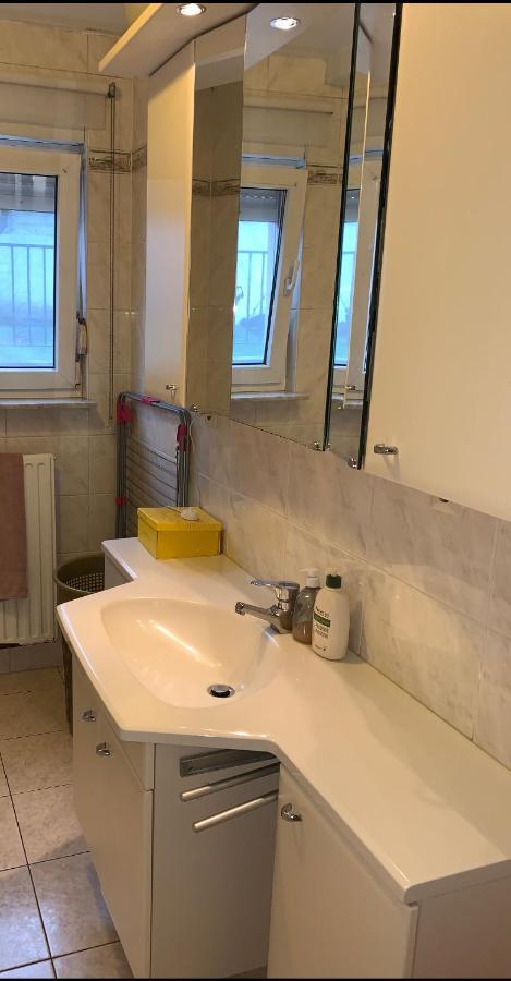 Large Room In Schuttrange Free Parking 10Mins To Airport Excellent Customer Services Ngoại thất bức ảnh