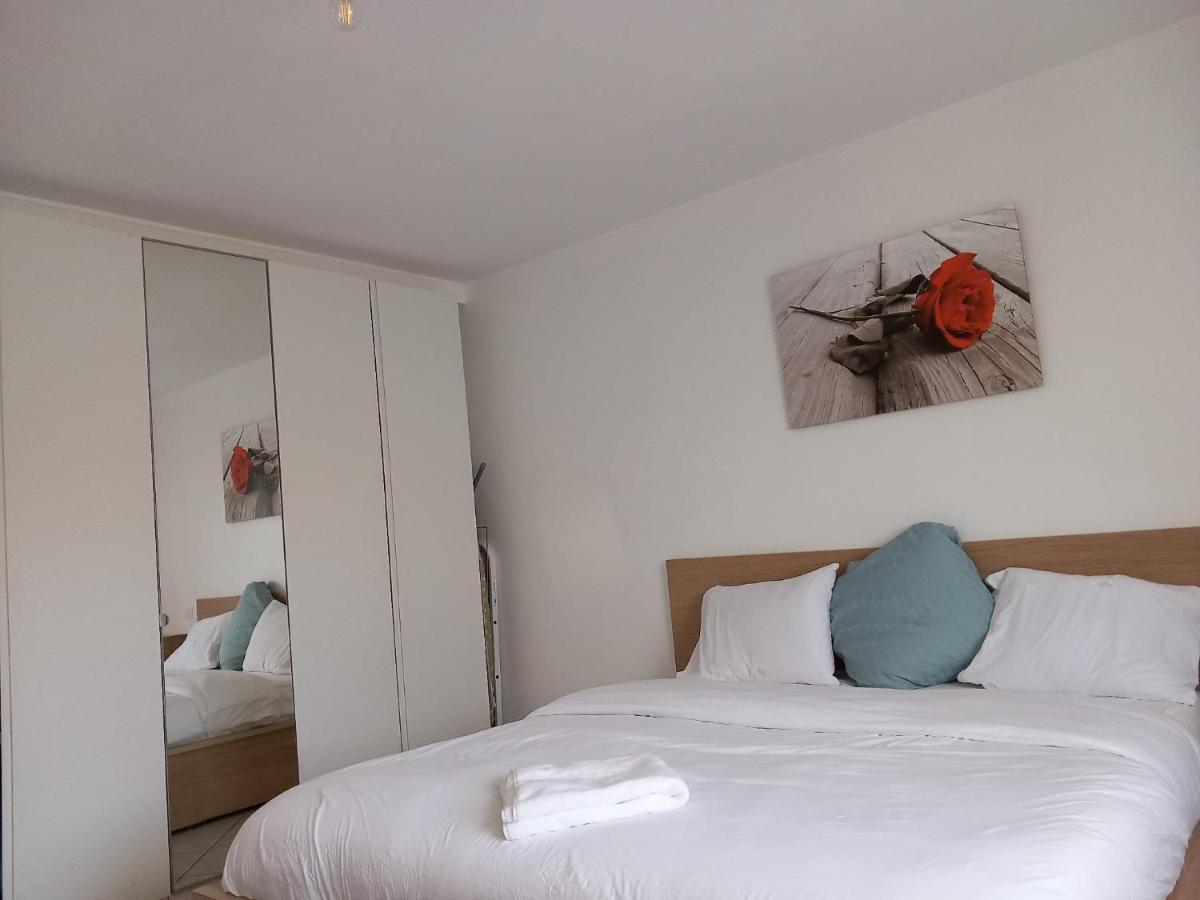 Large Room In Schuttrange Free Parking 10Mins To Airport Excellent Customer Services Ngoại thất bức ảnh
