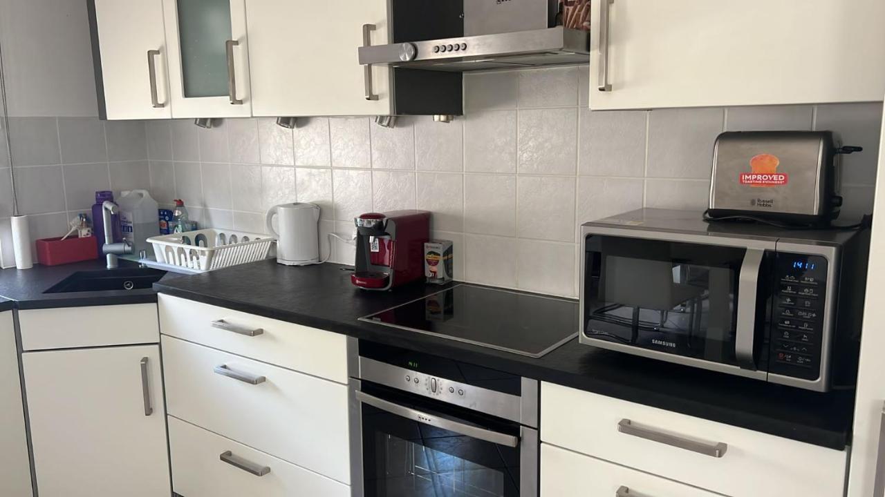 Large Room In Schuttrange Free Parking 10Mins To Airport Excellent Customer Services Ngoại thất bức ảnh
