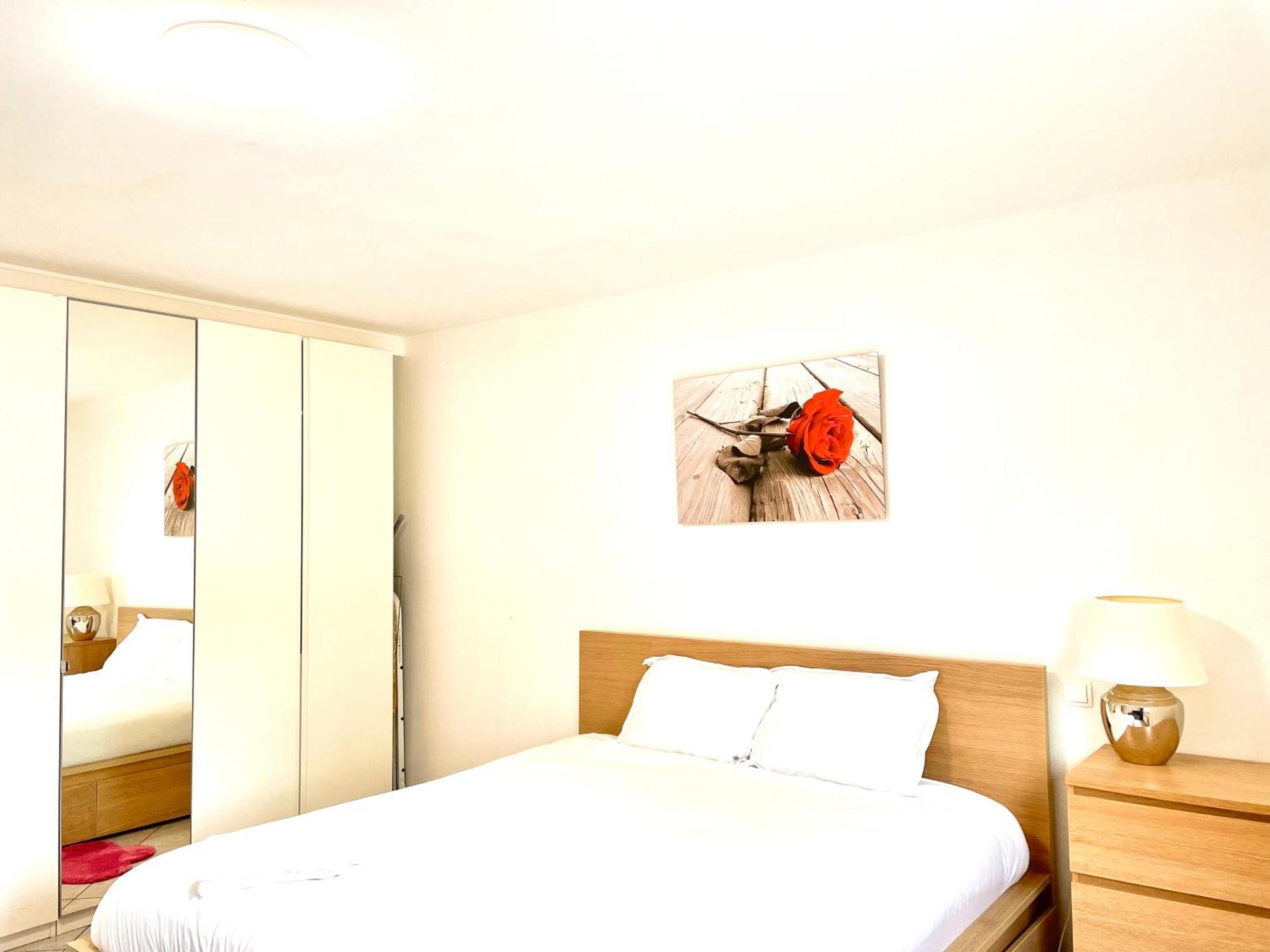 Large Room In Schuttrange Free Parking 10Mins To Airport Excellent Customer Services Ngoại thất bức ảnh