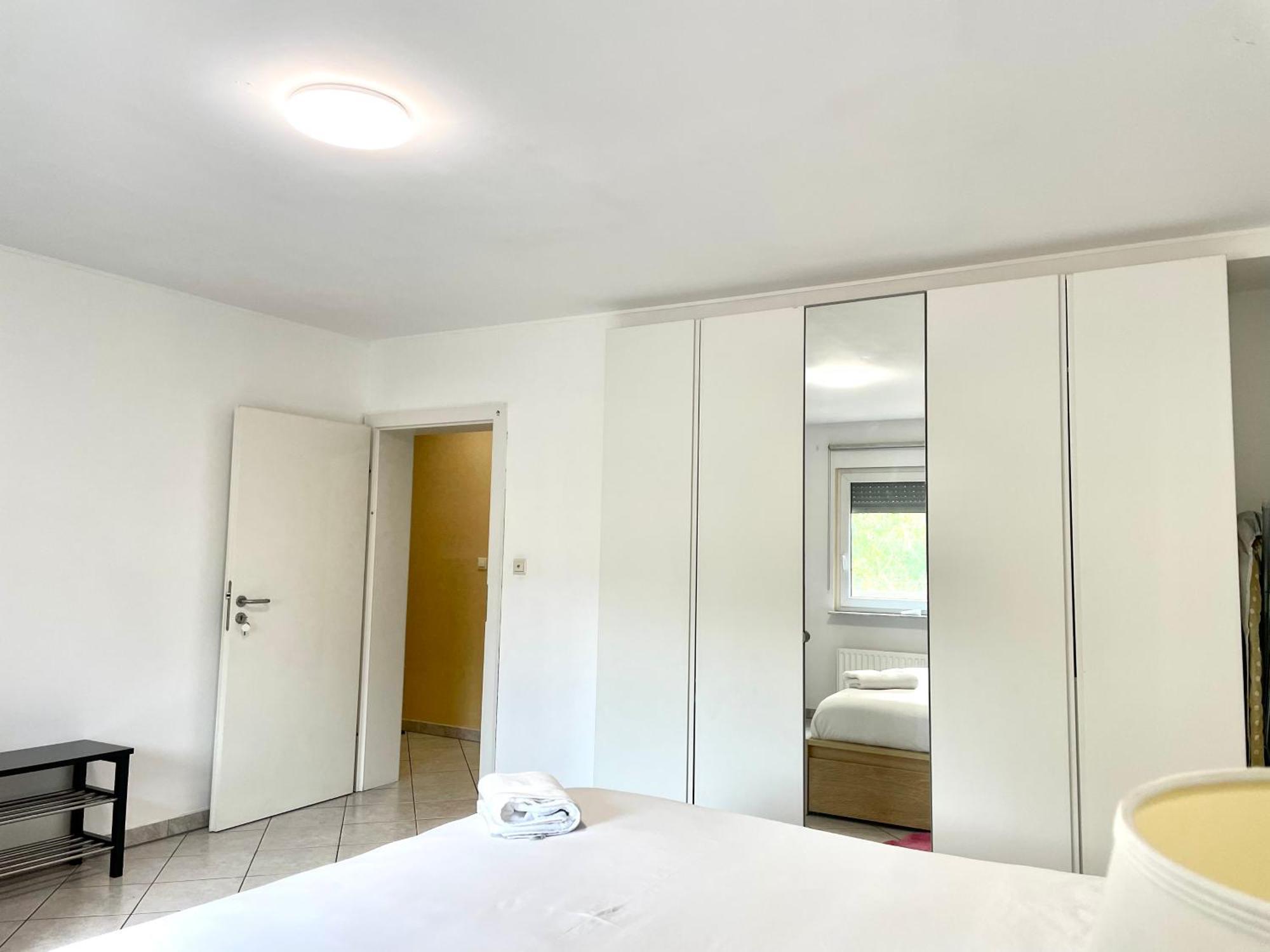 Large Room In Schuttrange Free Parking 10Mins To Airport Excellent Customer Services Ngoại thất bức ảnh