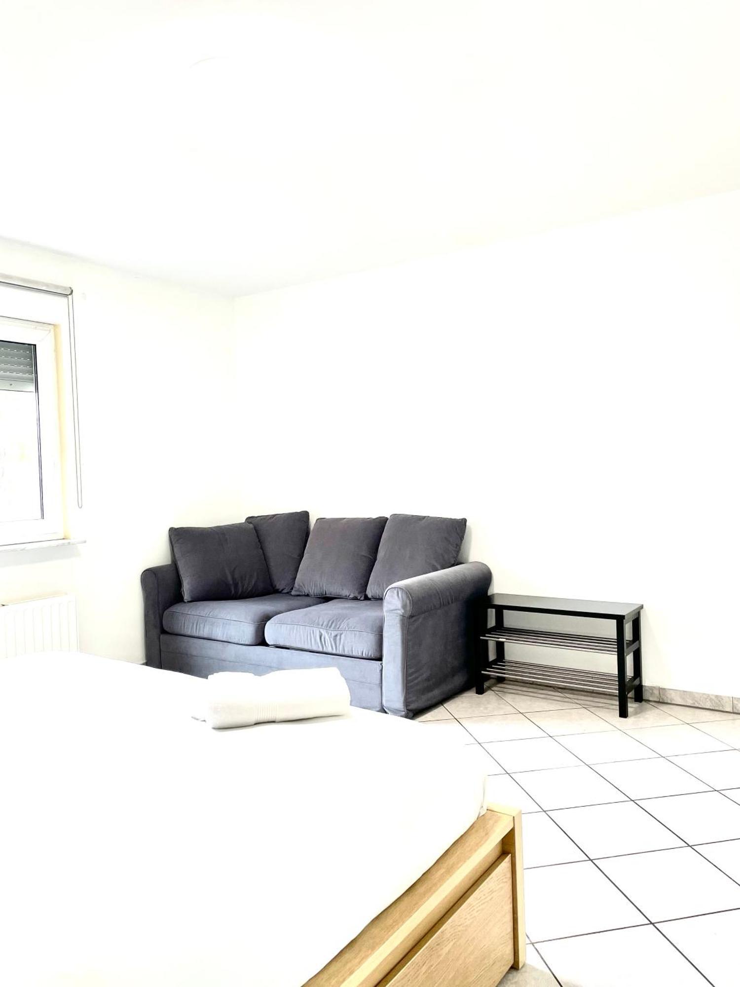 Large Room In Schuttrange Free Parking 10Mins To Airport Excellent Customer Services Ngoại thất bức ảnh