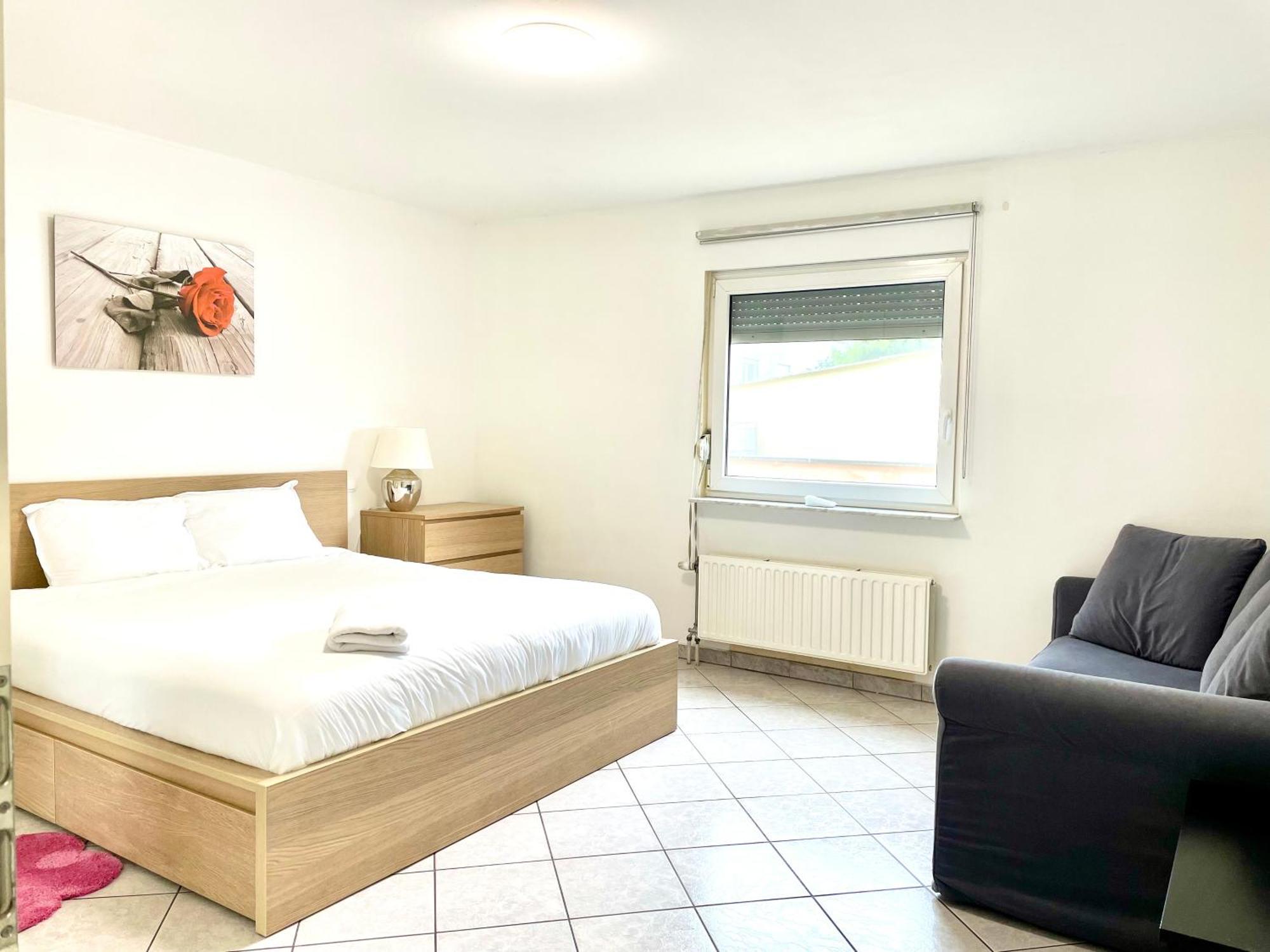Large Room In Schuttrange Free Parking 10Mins To Airport Excellent Customer Services Ngoại thất bức ảnh